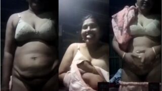 Gadis Malu-malu Dengan Payudara Besar Telanjang Bulat Dalam Panggilan Video Mesra