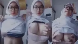 Nadira Balik Dari Sekolah Dengan Hijab Tobrut Yang Menggoda
