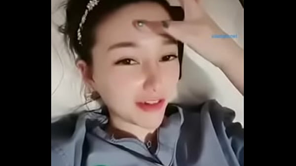 Video Live Lengkap: Cewek Asia Menggoda Terapis Pijatnya