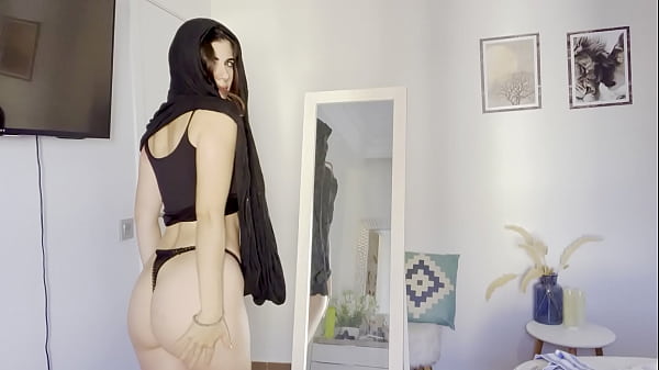 Gadis Berhijab Yang Menggoda Dan Tak Malu-malu