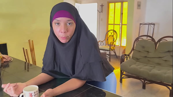 Menggoda Madrastra Arab Berhijab Dengan Rayuan Tersembunyi