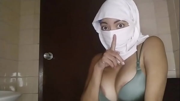 Istri Muslim Arab Gatel Masturbasi Basah Berdesah Diam-diam Saat Suami Pergi
