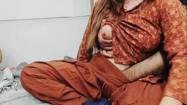 Ibu Tiri Pakistan Nungging Anal Di Depan Suami Yang Ditipu Sambil Potong Sayur Dengan Suara Hindi Yang Panas Dan Menggoda
