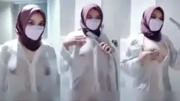 Camilla Basah Basahan Dengan Hijab Yang Menggoda