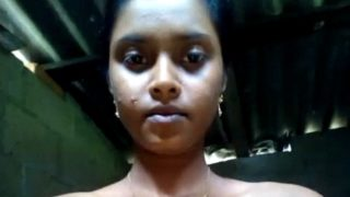 Gadis Desi Seksi Bertubuh Montok Telanjang Bugil