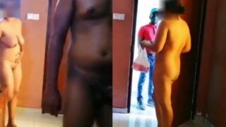 Milf Telanjang Terima Paket Dari Kurir Di Video Panas India