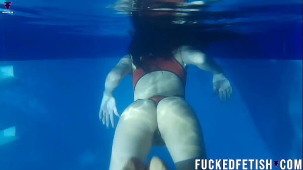 Helen Bintang: Pakaian Renang Seksi, Malam Apnea Di Kolam