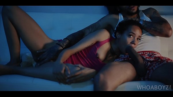 Putri Tiri Dipaksa Melayani Ayah Tirinya Dengan Mulut Saat Tidur