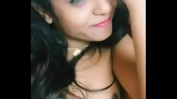 Istri Desi Panas Ditemani Suami