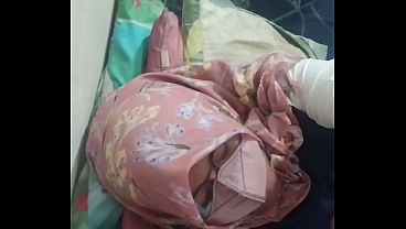 Tante Riani Melahap Kontol Dengan Penuh Gairah Dan Merasakan Kenikmatan Yang Luar Biasa