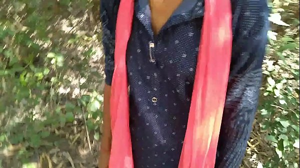 Desi Panas Di Luar Ruangan, Pacar Ngentot Gaya Doggy Brutal Bareng Cowoknya