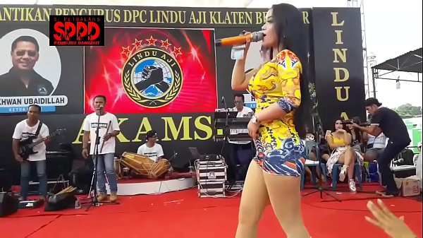 Goyangan Liar Sintya Riske: Tarian Erotis Yang Bikin Panggung Bergoyang