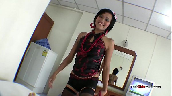 Blowjob Mantap Dari Pelacur Thailand Yang Seksi