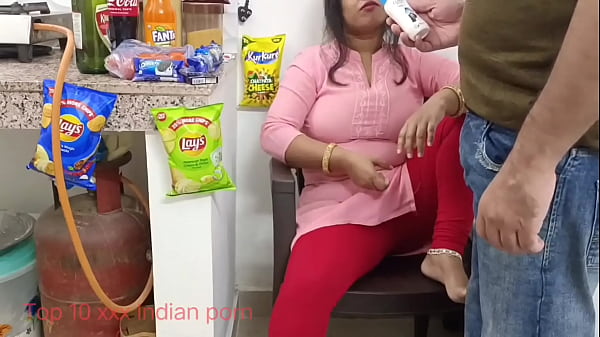 Penjual Toko Mumbai Rayu Wanita Miskin Demi Pinjam Film Panas Dengan Audio Hindi