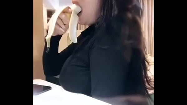 Monica Adhea, Model Indonesia Yang Panas Dan Menggoda Dengan Aksi Oralnya