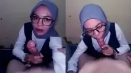 Gadis Berjilbab Yang Doyan Ngentot