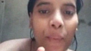Video Mandi Bugil Cewek Desa Seksi, Pose Nakal Di Kamar Mandi