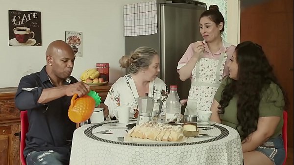 Rumah Mesum – Suami Ditipu, Ibu Jadi Pelacur, Dan Pembantu Ngentoti Semua Orang | Emme White, Alessandra Maia, Agatha Ludovino, Capoeira.