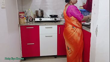 Desi Bhabhi Digoyang Ganas Di Dapur Dengan Kontol Gede