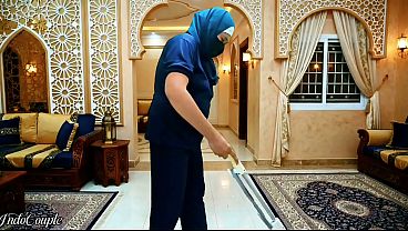 Pelayan Rumah Jilbab Disuruh Nyedot Kontol Majikan Dan Telan Air Mani Sampai Tuntas