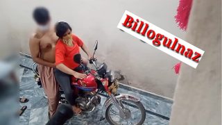 Ibu Mertua Lagi Nungging Di Motor, Temenku Langsung Masukin Dari Belakang, Suara Hindi Bikin Makin Panas