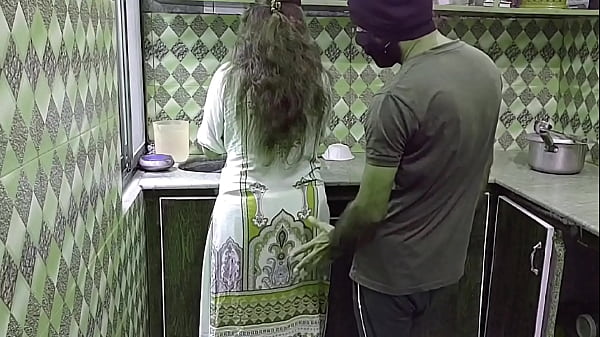 Indian Desi Bhabhi Di Dapur Digaruk Sambil Masak, Suara Desahan Hot Hindi Audio