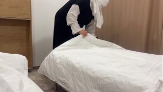 Pelayan Arab Menggoda Tamu Hotel Di Kamar Dengan Kemesraan Ranumnya