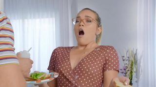 Dia Suka Dihardcore Di Dapur – Adegan Panas Dari Brazzers