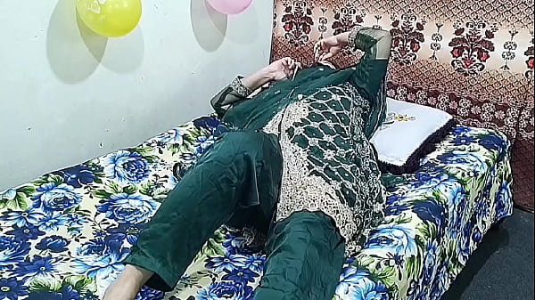 Seorang Ibu Rumah Tangga India Panggil Pemuda, Lalu Main Kasar Di Ranjang, Suara Hindi, Desahan Panas.