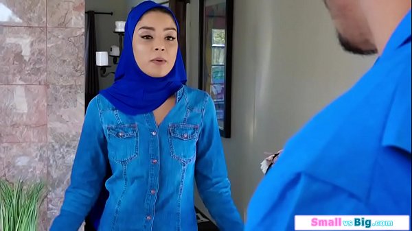 Gadis Arab Ngewe Bareng Dua Cowok Gede
