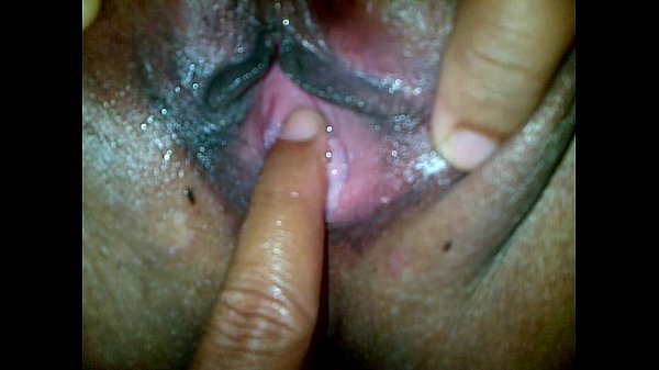 Mami Indonesia Montok, Pantat Gede, Memek Basah Kena Jari Empat, Ditusuk Dan Digenjot Keras.