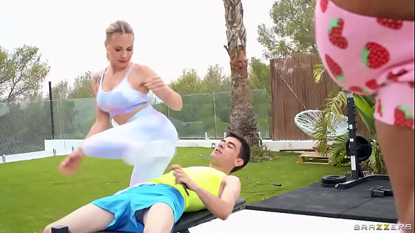 Angie Lynx Menggoyang Pantatnya Di Brazzers Butt Lift Part 2: La Paisita Oficial, Masuk Kode Xvpromo Untuk Diskon Eksklusif