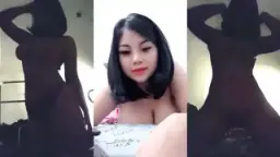 Bayi Mungil Telanjang Di Kegelapan, Siap Dimainkan.