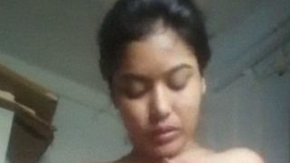 Bokep Desi Montok Remas-remas Tetek Sendiri.