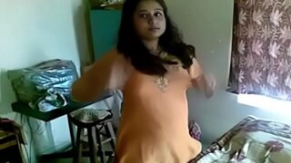 Cowok Ngejilat Memek Basah Pacar Gendutnya Di Video.