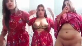 Gadis Seksi Buka Baju Dan Tunjukin Tetek Sama Pantatnya Buat Bikin Pacar Makin Horny