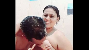 Desi Mandi Sambil Ngewe Basah-basahan