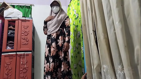 Bu Guru Ngeliat Murid Lagi Colmek, Langsung Diajak Ngewe