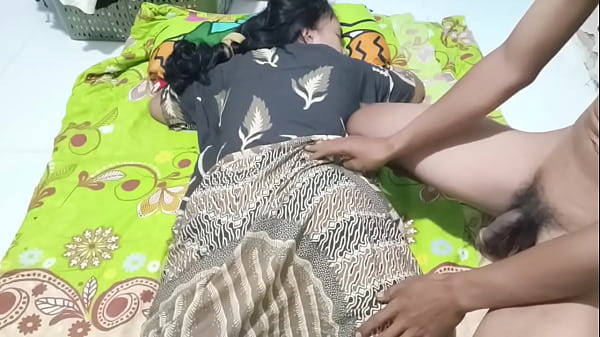 Ngentotin Bu Ratna, Istri Seksi Yang Lagi Butuh Pelukan.