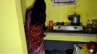 Devar Dapur Sendirian Ngintip Bhabhi, Cipokannya Basah Kencang.
