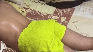 Ibu Mertua Montok Bantuin Mantu, Pijatan Berubah Jadi Adegan Panas.