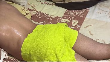 Ibu Mertua Montok Bantuin Mantu, Pijatan Berubah Jadi Adegan Panas.