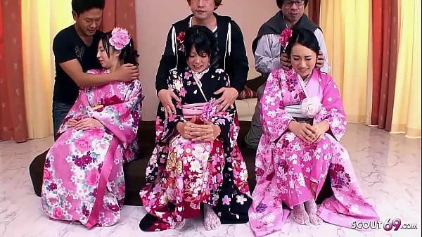 Pesta Nge-seks Jepang Langka: Tiga Abg Jav Imut Dengan Memek Berbulu