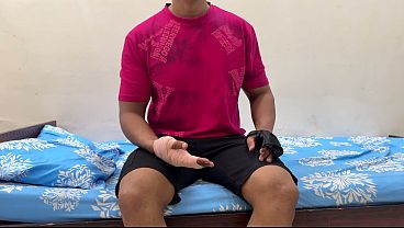 Ibu Tiri Nolong Anak Tiri Yang Luka Buat Mandi, Malah Godain Dia. Akhirnya Berujung Ngehisap Kontolnya, Sebelum Digenjot Keras.