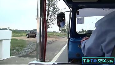 Ibu-ibu Thailand Nakal Diangkut Dari Pinggir Jalan, Digebuki Habis-habisan Di Perjalanan.
