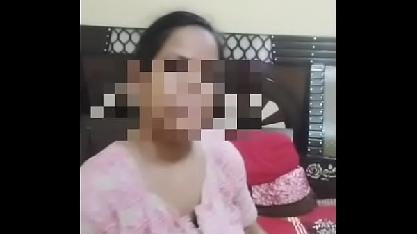 Desi Bhooki Bhabhi Ka Pyaas Bujha Rahi Hai, Chodne Ka Waqt Aa Gaya.