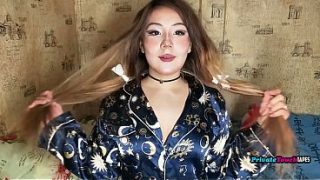 Gadis Gemuk Rusia Dengan Paha Besar Mainin Memek Sempitnya Pakai Dildo Di Dalam