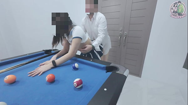 Cewek Thailand Naik Ke Meja Biliar… Trus Digenjot Keras Sampe Mampus!