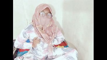 Tante Hot Indonesia Bikin Viral, Colmek Pake Botol Sambil Ngeres.