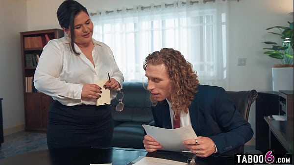 Sarah Si Arab Montok & Karla Lane Si Binal, Giliran Ngedot Kontol Bos Di Kantor.